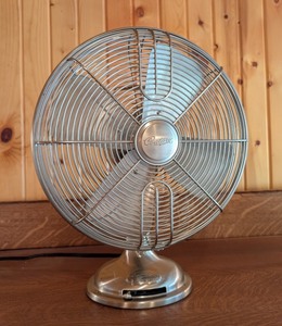 lot 105 image: G2 - Hunter Century Model 90021 Table Fan Brushed Metal Finish