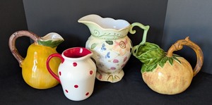 lot 123 image: O - Set of 4 Decorative Ceramic Pitchers and Jugs Tracy Porter, Apropos, Junkmarket
