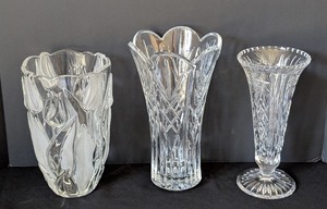 lot 131 image: O - Set of 3 Decorative Crystal Glass Vases, Tallest 11 Inch