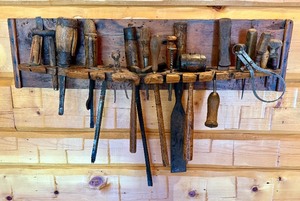 lot 6 image: Primitive Wooden Wall Mounted Tool Holder with 25 Vintage Hand Tools