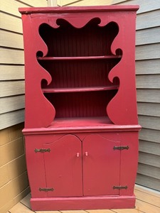 lot 13 image: Vintage Red Painted Wooden Hutch with Shelves and Cabinet
