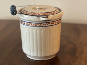 lot 15 image: Vintage Red Wing Stoneware Crock with Lid and Metal Handle