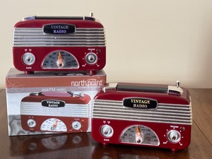 lot 78D image: Pair of Northpoint Vintage-Style AMFM Radios with Box