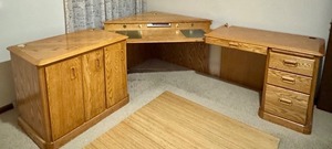 lot 90D image: Winners Only Inc. Oak Corner L-Shaped Desk with Drawers and Cabinet