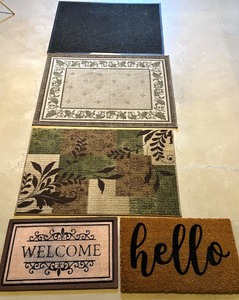 lot 145N image: Set of 5 Assorted Indoor and Outdoor Doormats