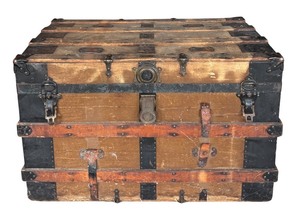 lot 74R image: P - Vintage The Golden Rule St. Paul Trunk