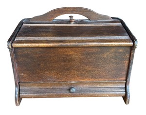 lot 77R image: P - Vintage Wooden Sewing Box with Assorted Thread Spools