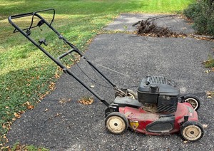 lot 334R image: G - Toro Recycler Lawn Mower Model 20028