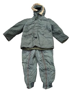 lot 343R image: G - Vintage US Military Flying Intermediate Survival Suit Pants Size 40 and Parka XL