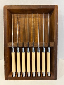 lot 117C image: LR - Set of 8 Carvel Hall Stainless Steel Steak Knives with Cream Handles in Wooden Tray