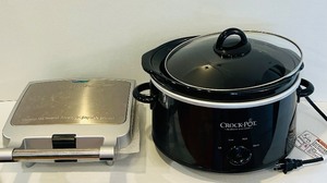 lot 117CC image: K - Farberware Waffle Maker and Crock-Pot Slow Cooker Kitchen Appliance Set