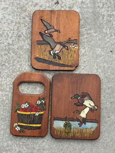 lot 204CB image: G - Set of 3 Hand-Painted Wood Plaques with Wildlife and Fruit Basket Designs