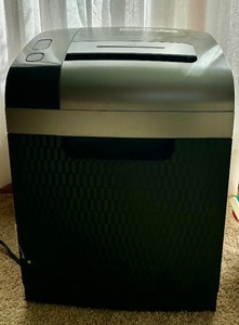 lot 222C image: LR - Royal 1630mc 16-Sheet Microcut Paper Shredder