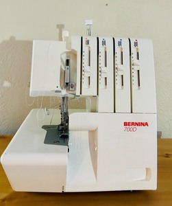 lot 225C image: LL - Bernina 700D Serger Overlock Sewing Machine
