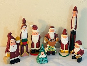 lot 247C image: LL - Collection of 8 Pobbies Crafty Crafts Hand Carved Folk Art Santa Figurines and Christmas Tree