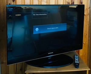 lot 265C image: LL - Samsung LN40A550P3F 40-Inch LCD TV with Remote