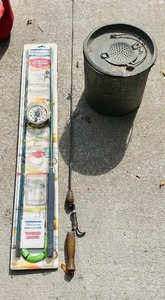 lot 315C image: G - Shakespeare Fly Fishing Kit with Vintage Rod and Metal Minnow Bucket