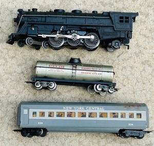 lot 320C image: K - Set of 3 Vintage Model Train Cars including Locomotive, Tanker, and New York Central Passenger Car