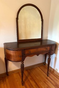 lot 13 image: Vintage Wooden Vanity with Mirror and Fluted Legs