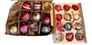 lot 38D image: LBR - Collection of Assorted Vintage Christmas Ornaments in Boxes