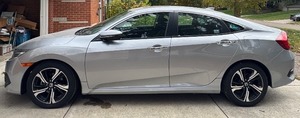 lot 1 image: 2016 Honda Civic Touring Sedan with Leather Interior