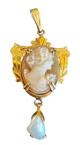lot 42M image: Vintage Gold Filled Cameo Pendant with Pearl Accent, 110 10k