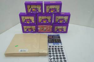 lot 28 image: Paint-Your-Own Wood Flowers Kits (8ct), Gift Boxes, Craft Magnets