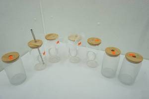 lot 44 image: NEW Glass Tumblers With Bamboo Lids (7ct)