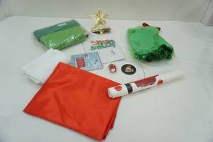 lot 106 image: Christmas Decor & Novelty Apron