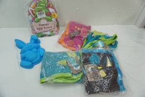 lot 116 image: (4ct) Snugaboos, Silicone Rabbit Molds, Easter Gnome Decor