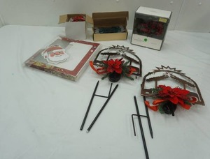 lot 121 image: Christmas Decor (NEW)