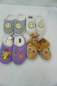 lot 138 image: 4 Pair of Joe Boxer Big Kid Slippers