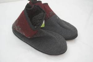 lot 142 image: Mens Size 11 Slippers