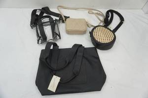 lot 191 image: Purse Lot