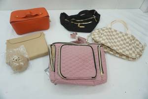 lot 193 image: Purse & Makeup Bag Lot
