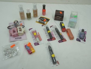 lot 219 image: Makeup & Beauty Lot