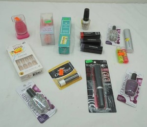 lot 220 image: Makeup & Beauty Lot