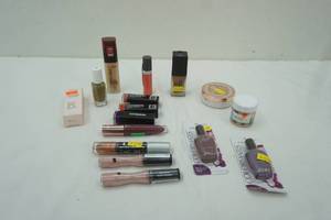 lot 224 image: Makeup & Beauty Lot