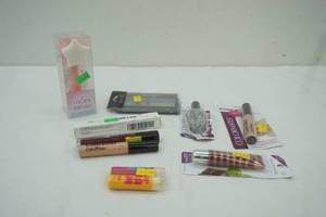 lot 226 image: Makeup & Beauty Lot