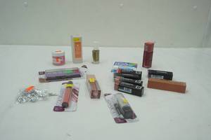 lot 228 image: Makeup & Beauty Lot