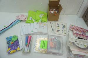 lot 257 image: Party Decor & Crafts