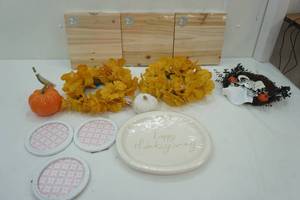 lot 259 image: Fall Wreaths & Other Decor