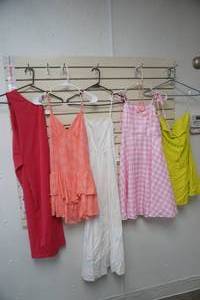 lot 305 image: Womens Dresses (5ct)