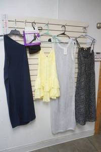lot 306 image: Womens Dresses (4ct) & Leggings (1ct)