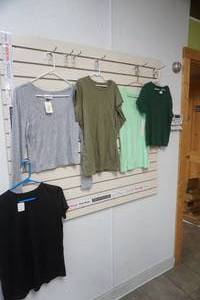 lot 311 image: Womens T-Shirts (5ct)