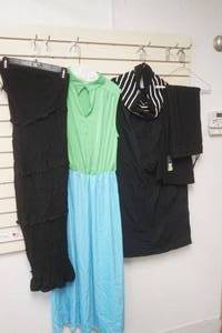 lot 326 image: Womens Skirts & Dresses (4 Pieces)