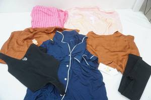 lot 367 image: Womens Sleepwear Size SM NEW