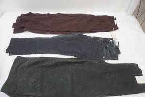 lot 369 image: Womens Pants Size 46 NEW (3ct)