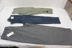 lot 370 image: Womens Pants NEW (3ct) Size 10, 8, 12