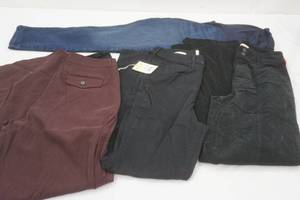 lot 372 image: Womens Pants (4ct) NEW Size 68